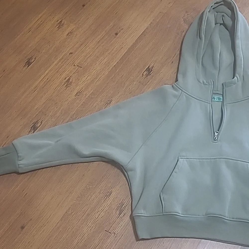 Crop 1/4 zip - Picture 2 of 5